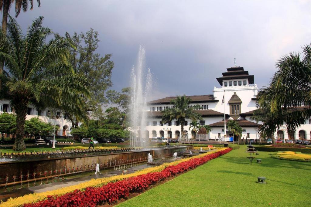 Oyo 2554 Hotel Arimbi Lama Dewi Sartika Bandung Exterior photo